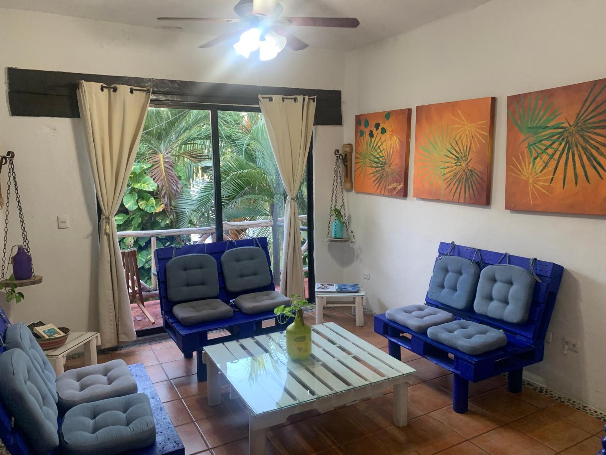 Casa Caribe Cancún Zewnętrze zdjęcie Living room with a view of the ocean